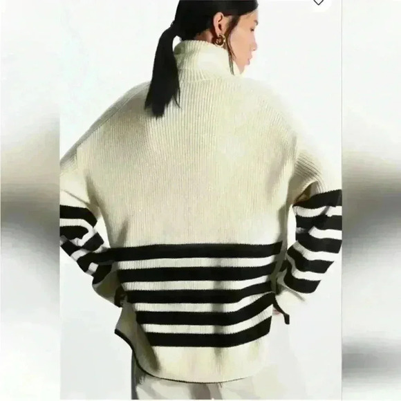 COS Roll neck sweater in white and black striped wool and cotton blend - Picture 3 of 12